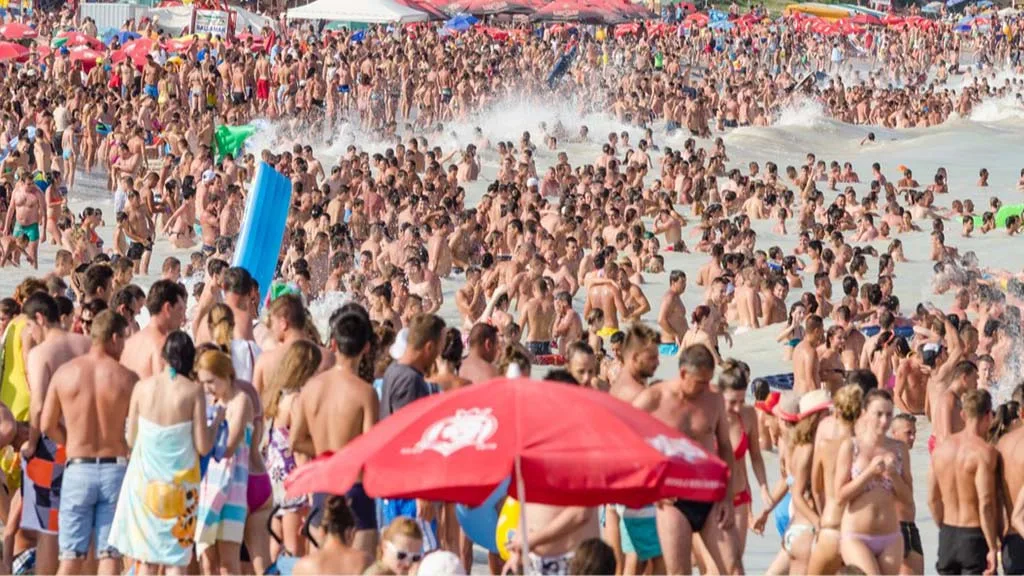 aglomeratie la mare